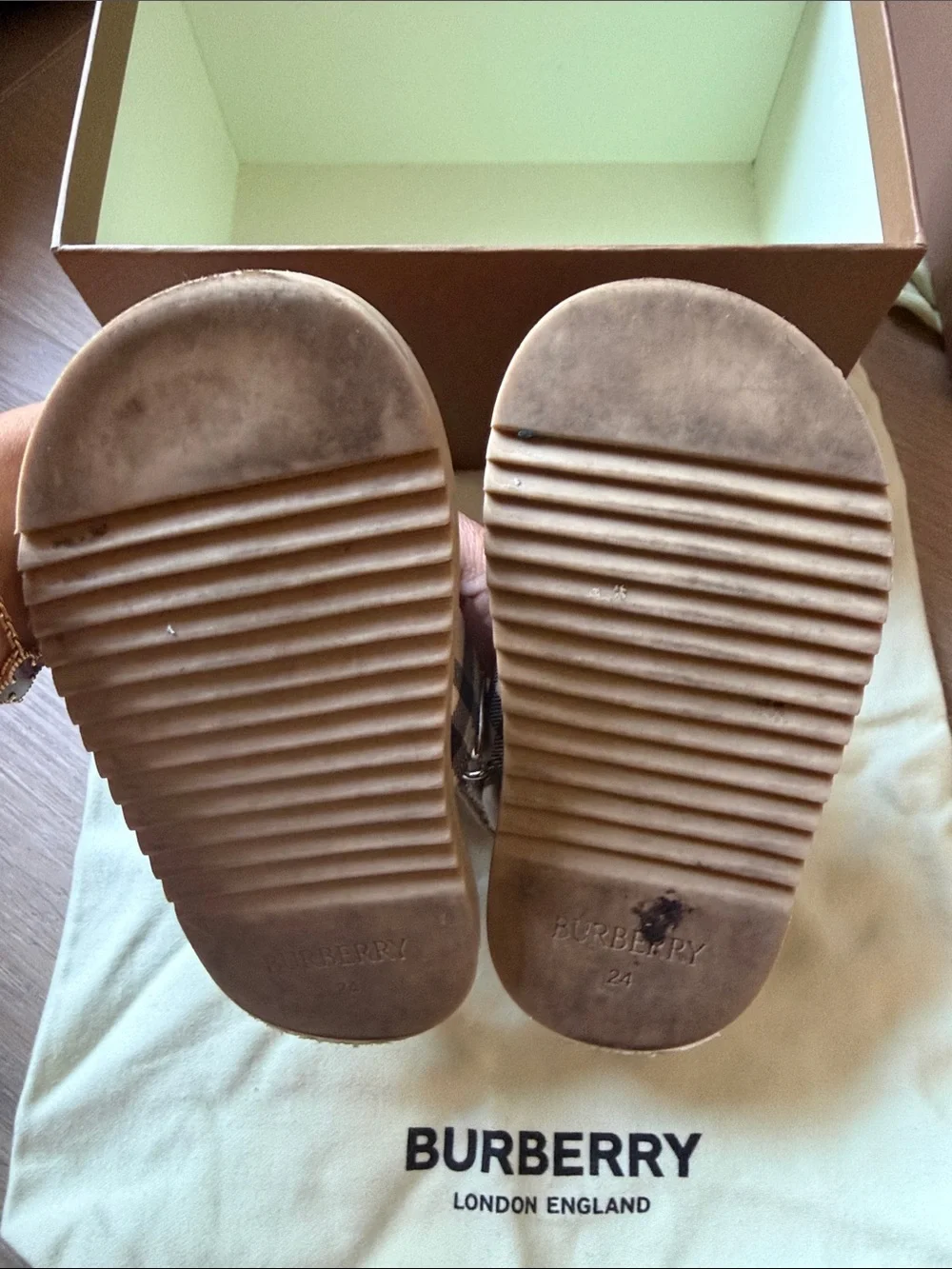Burberry Kids Check Sandals – EU 24 – With Box & Dust Bag